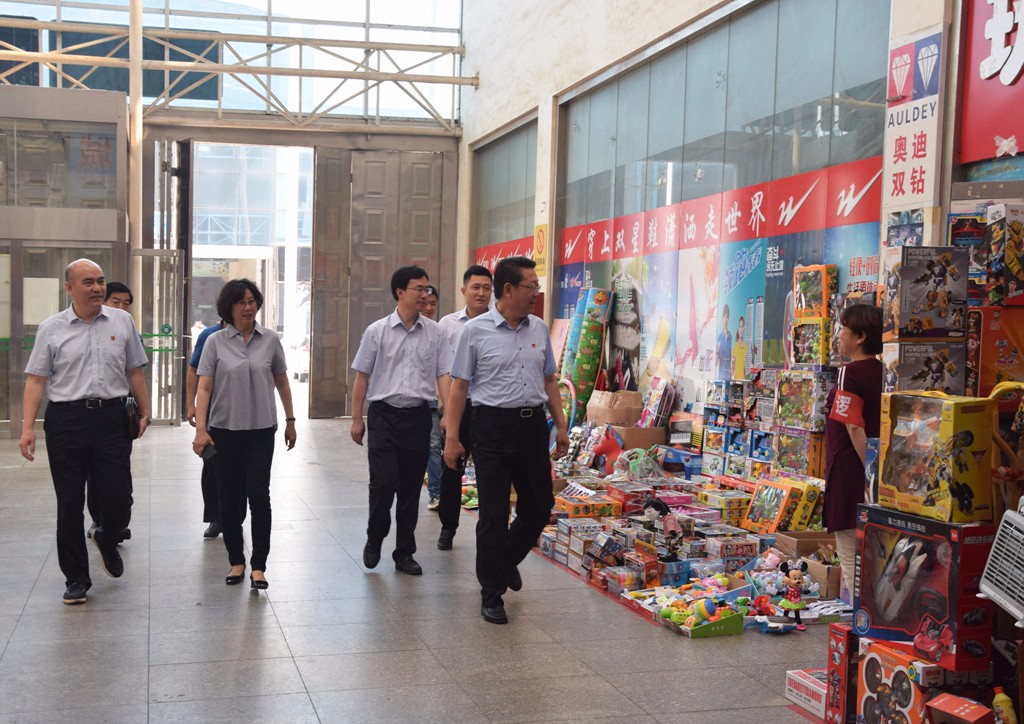 城阳区人大常委会主任徐涛莅临城阳批发市场视察指导上合青岛峰会安保