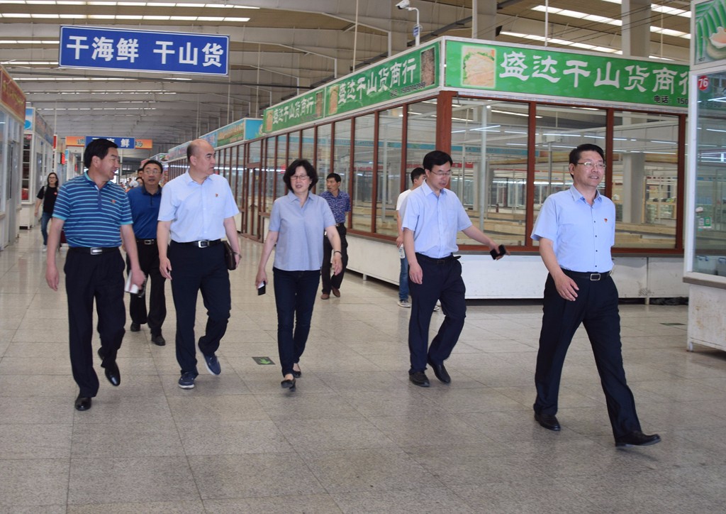城阳区人大常委会主任徐涛莅临城阳批发市场视察指导上合青岛峰会安保