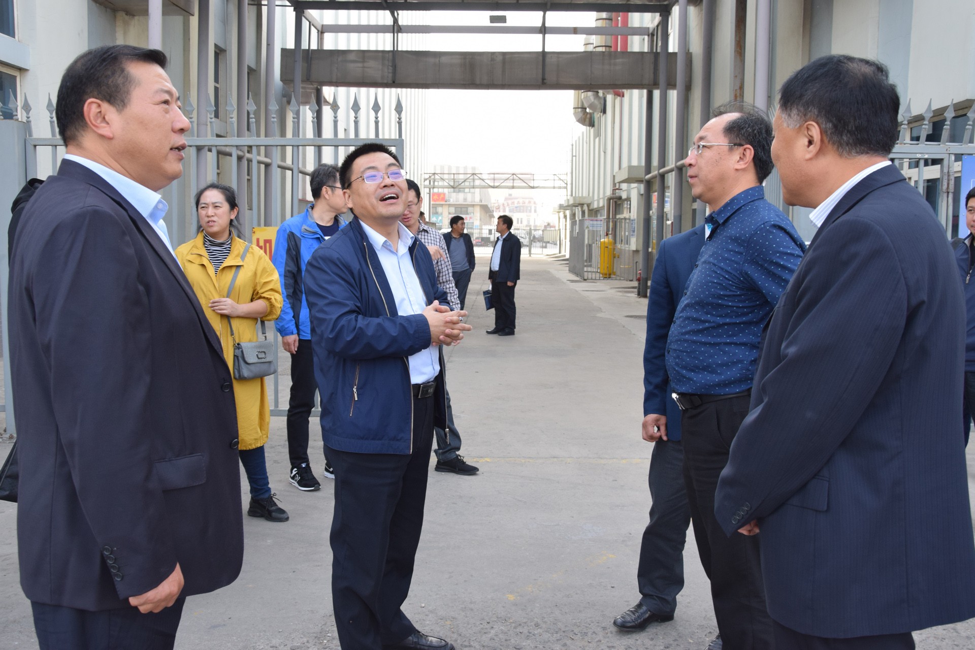 德州市德城区区委常委副区长杨振生莅临城阳批发市场考察双重预防体系