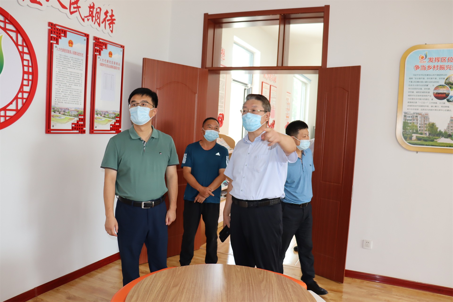 城阳区委常委、组织部长滕永锋莅临社区调研指导新业态新就业群体服务驿站打造工作
