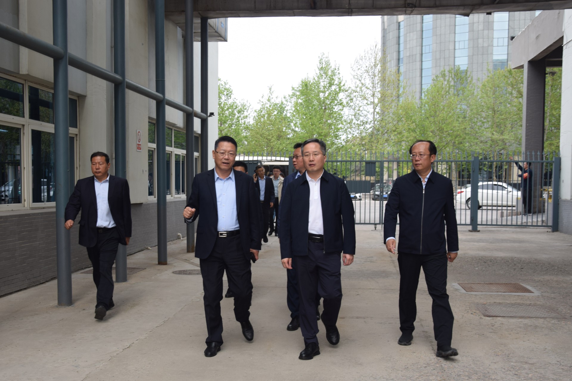 城阳区委副书记、区政府区长殷连刚莅临城阳批发市场调研指导安全生产等工作