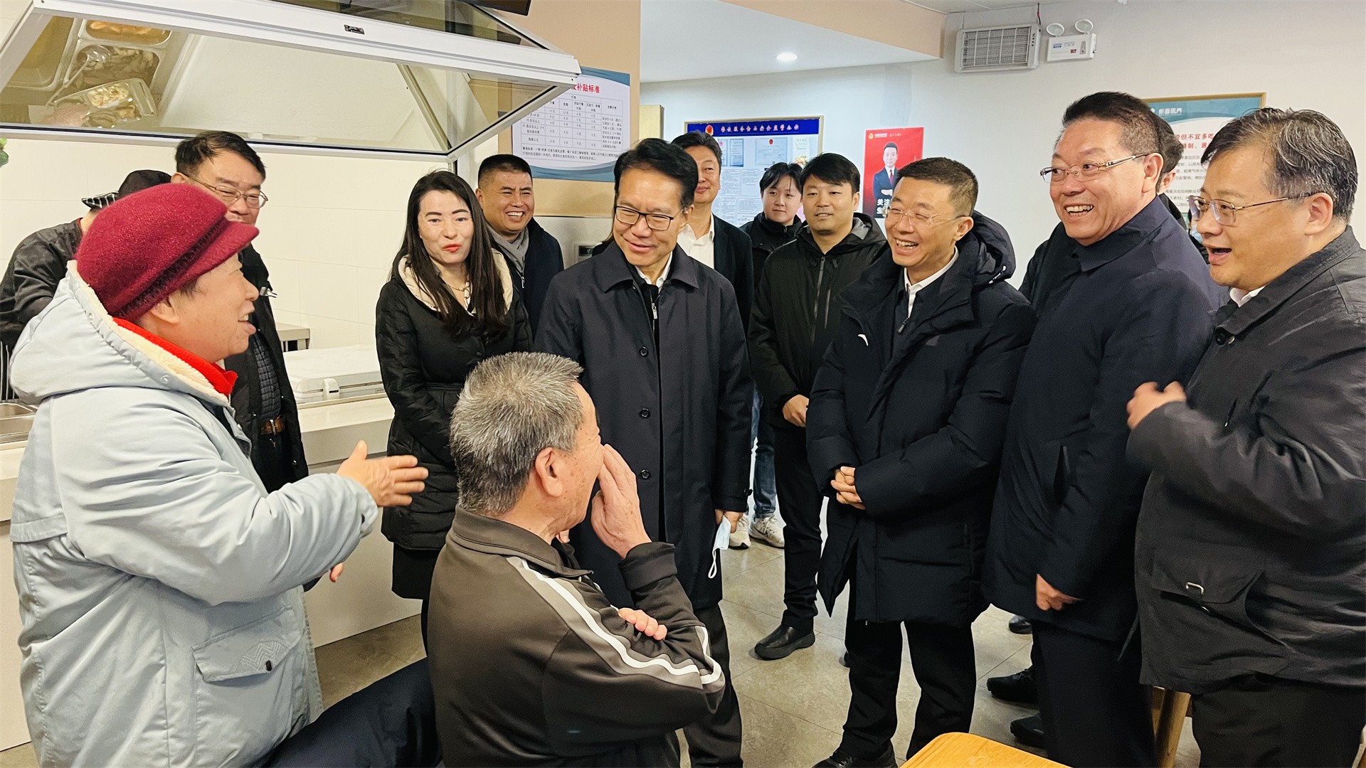 城阳区委书记吕鹏莅临城阳村社区医养中心调研