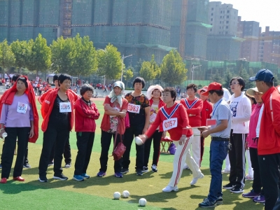 社区再次蝉联城阳街道2017年市民运动会团体总分第一名并被大会评为“优秀组织奖”和“体育道德风尚奖”