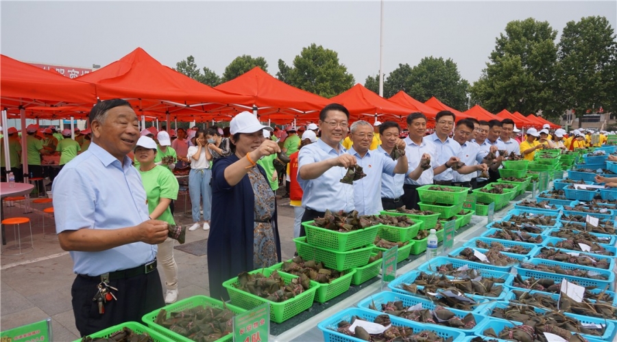 “阳光生活 文明实践”城阳村社区举行第四届千人包粽子大赛