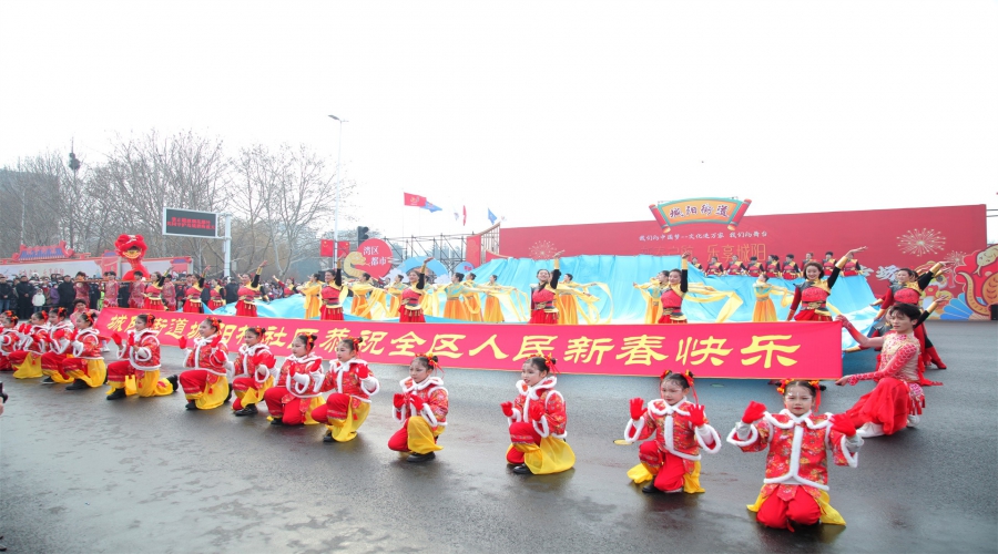 城阳村社区《瑞气迎春启新程，欢歌热舞闹蛇年》节目在城阳区第三十届民间艺术节开幕式上首发震撼演出